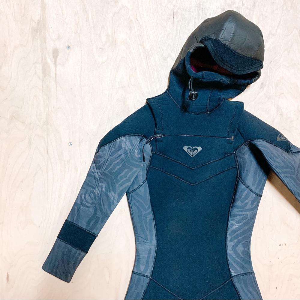 Roxy 543mm Chest Zip Wetsuit with Hood size 4 - Picture 2 of 7
